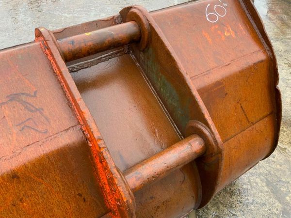 60" SCOOP TYPE DIGGING BUCKET......20 ton...154w 380992164