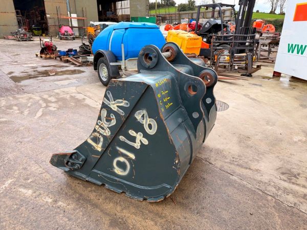 new 48 INCH  HYUNDAI BUCKET ....70mm ....264pf 381050387