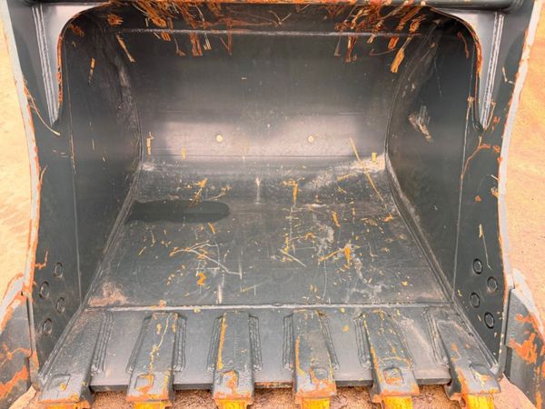 new 48 INCH  HYUNDAI BUCKET ....70mm ....264pf 381050393