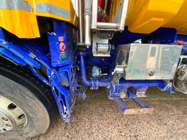 Scania P-Series 6 x 4 NEXT GEN p320 FUEL TANKER PA 381050438