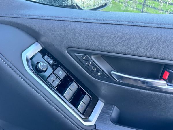 Toyota Landcruiser GR Landcruiser***** 381075428