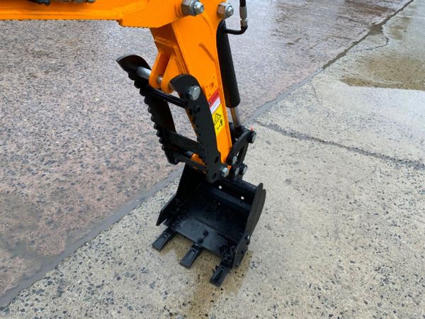 UNUSED MIVA 1.5 TONNE MINI DIGGER...DIESEL....88w. 381092636
