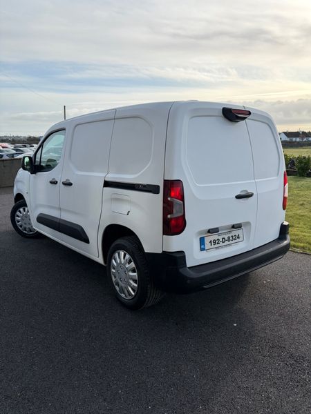 Peugeot Partner 2019 381093455