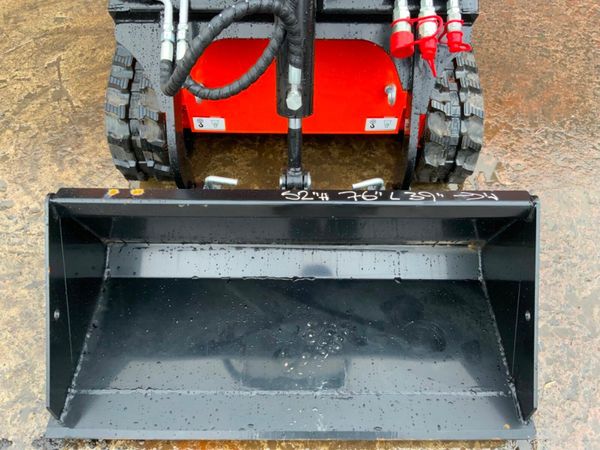 MINI SKID STEER  LOADER.......DIESEL......134w... 381013883