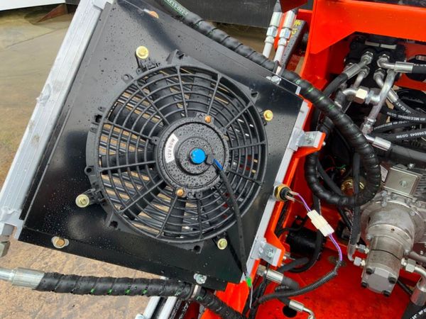 MINI SKID STEER  LOADER.......DIESEL......134w... 381013886