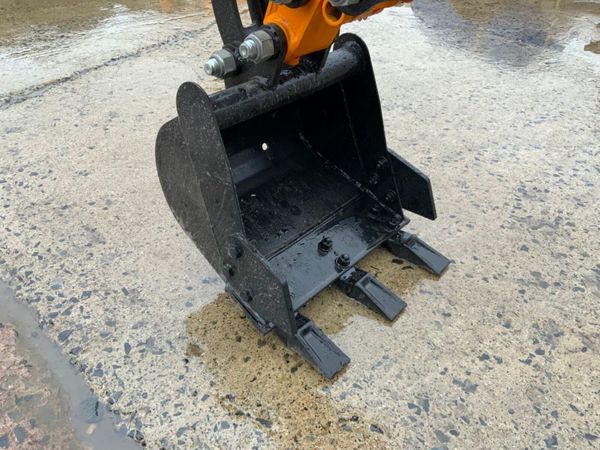 NEW MIVA 1.5 TON MINI / MICRO DIGGER ....88W 381019190