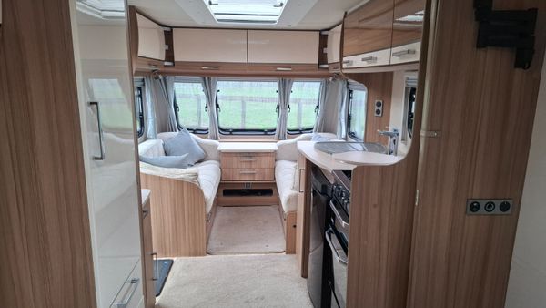 Lunar Clubman SI island bed caravan 381181003