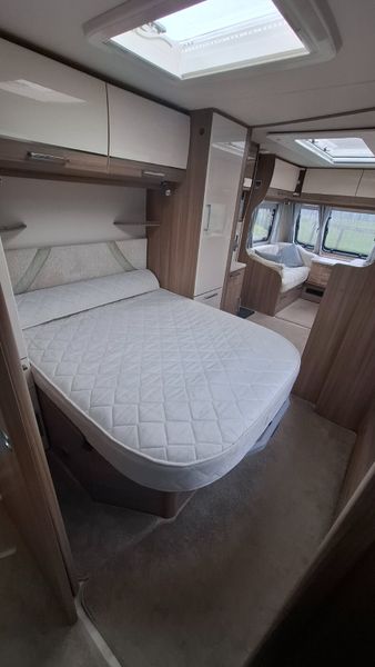 Lunar Clubman SI island bed caravan 381181009
