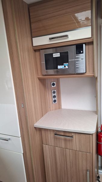 Lunar Clubman SI island bed caravan 381181010