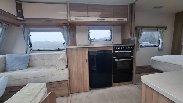 Lunar Clubman SI island bed caravan 381181011