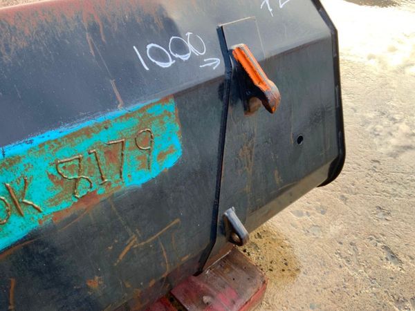 72" FRONT LOADER BUCKET......EURO HITCH....152w. 381104972