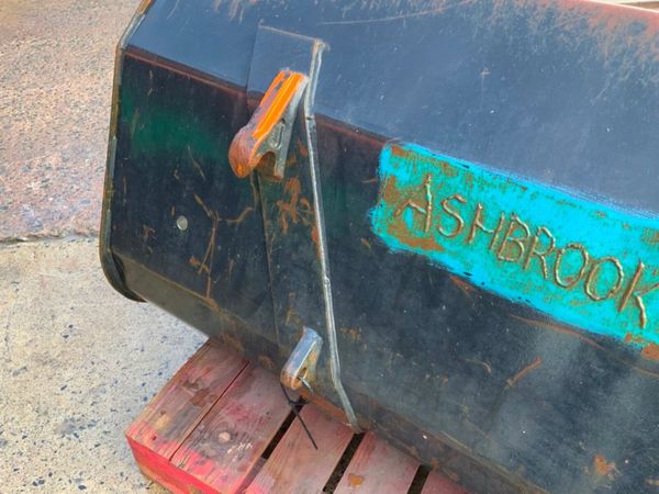 72" FRONT LOADER BUCKET......EURO HITCH....152w. 381104973