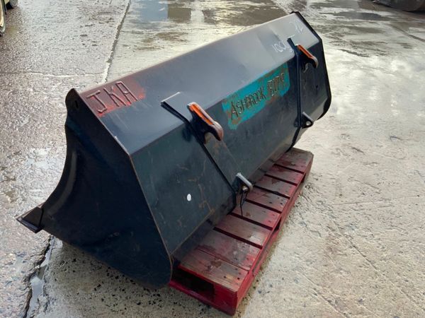 72" FRONT LOADER BUCKET......EURO HITCH....152w. 381104975
