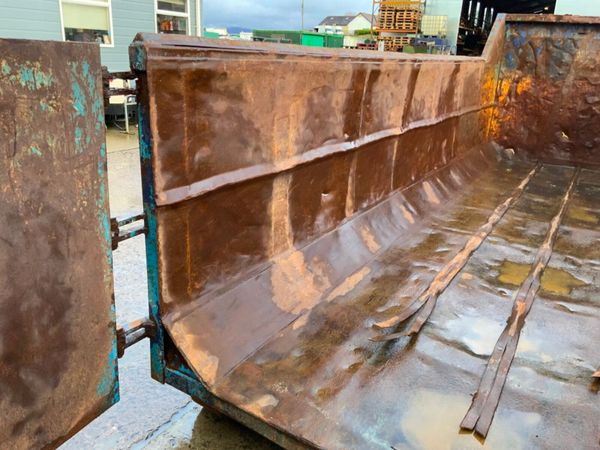 25yds HOOK LOADER BUILDERS SKIP..........4150. 381104900