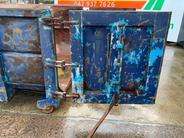 25yds HOOK LOADER BUILDERS SKIP..........4150. 381104903