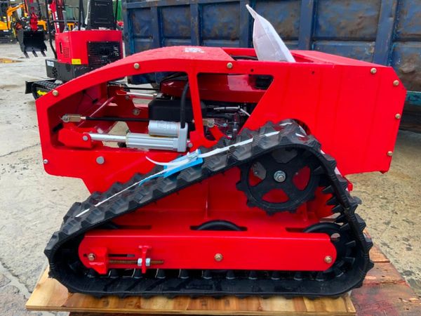 UNUSED RADIO CONTROLLED TRACKED MOWER....145 381104923