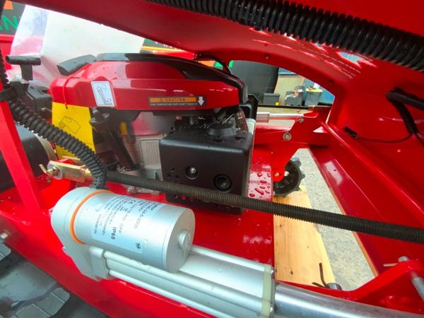 UNUSED RADIO CONTROLLED TRACKED MOWER....145 381104931