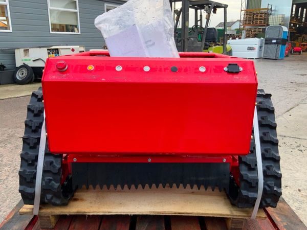 UNUSED RADIO CONTROLLED TRACKED MOWER....145 381104937