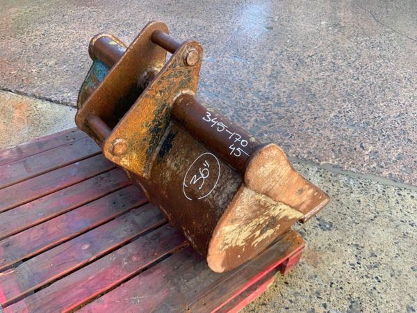 36" DIGGING BUCKET.........45MM PINS.....167w. 381105048