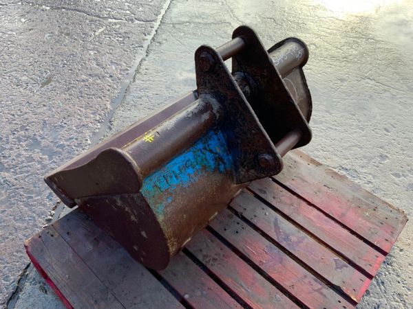 36" DIGGING BUCKET.........45MM PINS.....167w. 381105050