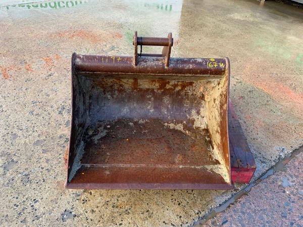 36" DIGGING BUCKET.........45MM PINS.....167w. 381105051