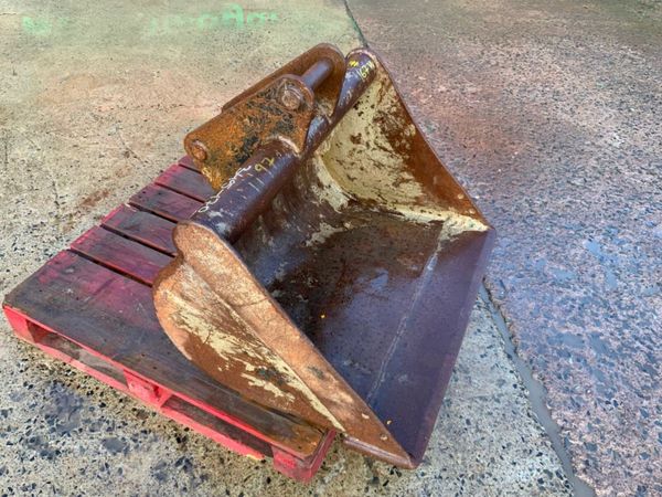 36" DIGGING BUCKET.........45MM PINS.....167w. 381105054