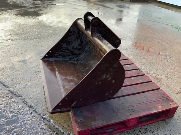 36" DIGGING BUCKET.........45MM PINS.....167w. 381105058