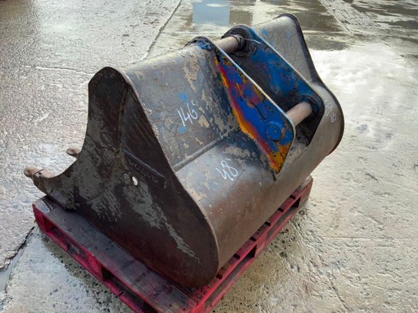 48"  VOLVO SCOOP BUCKET.......65mm PINS........146 381105013