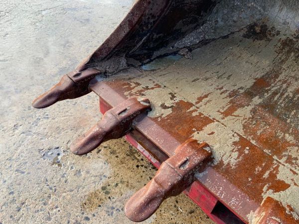 48"  VOLVO SCOOP BUCKET.......65mm PINS........146 381105018