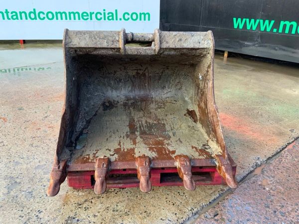 48"  VOLVO SCOOP BUCKET.......65mm PINS........146 381105020