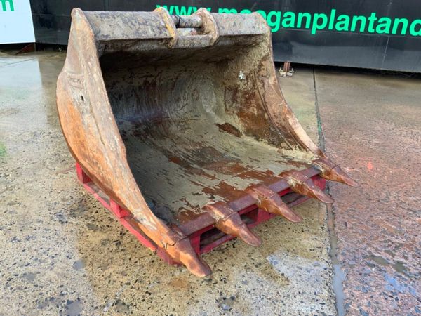48"  VOLVO SCOOP BUCKET.......65mm PINS........146 381105021