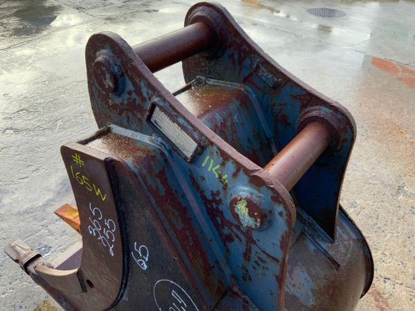 24" HILL DIGGING BUCKET........65mm PIN........165 381105030