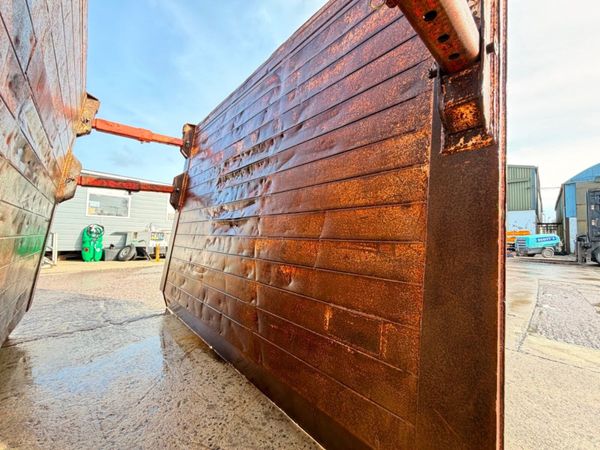 3.5 x 2.5 metre TRENCH BOX .......82 381116392