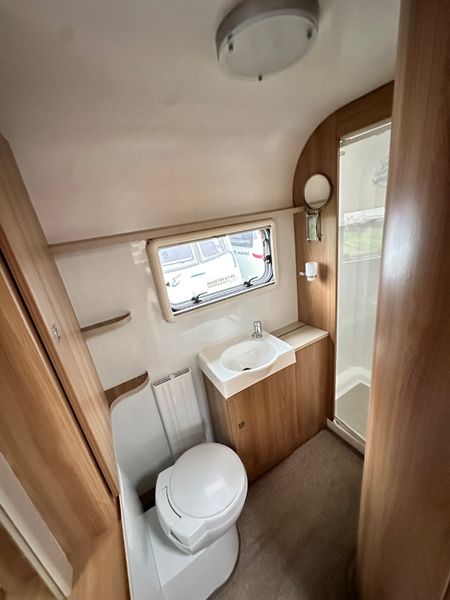 ✨2017 BAILEY UNICORN VALENCIA 4 BERTH FIXED BED✨ 381249180