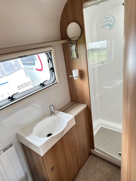 ✨2017 BAILEY UNICORN VALENCIA 4 BERTH FIXED BED✨ 381249181