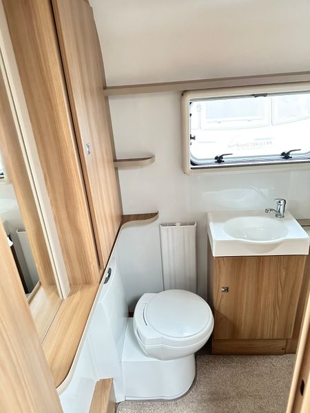 ✨2017 BAILEY UNICORN VALENCIA 4 BERTH FIXED BED✨ 381249182
