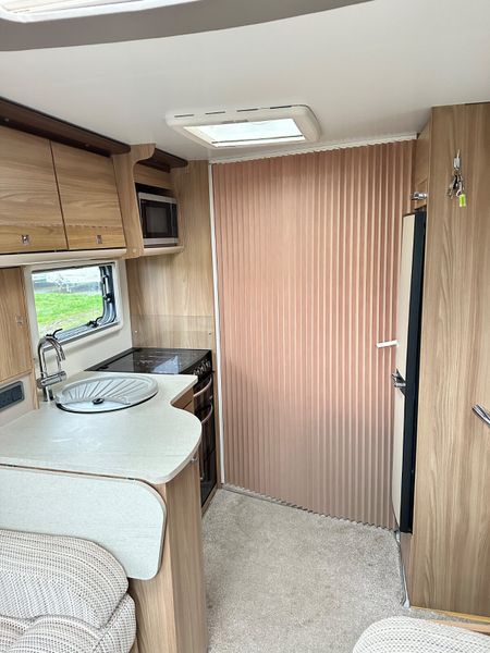 ✨2017 BAILEY UNICORN VALENCIA 4 BERTH FIXED BED✨ 381249185