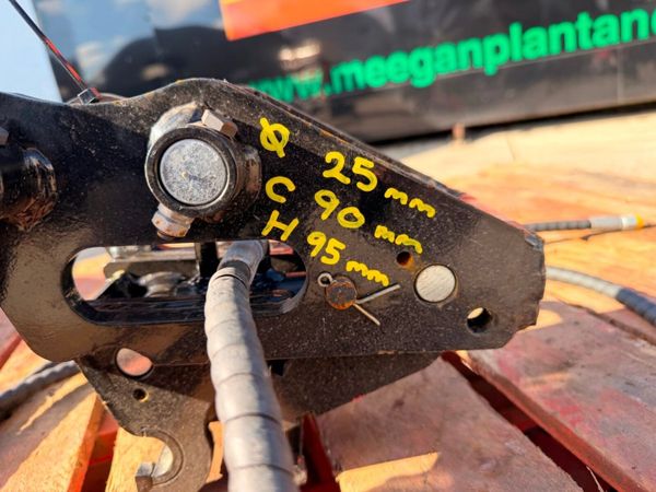 NEW ...MICRO / MINI DIGGER hydraulic quick hitch 381294141