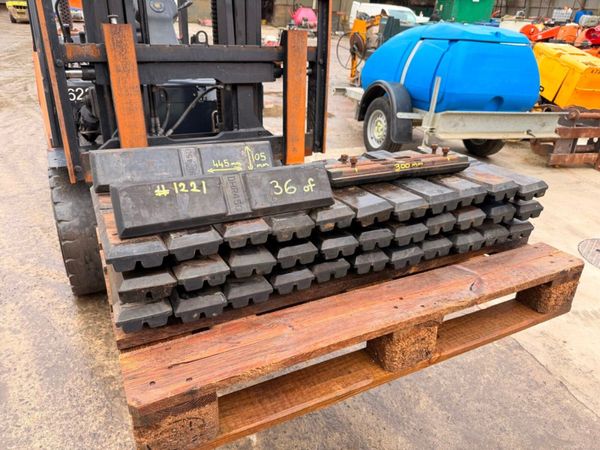 RUBBER BLOCKS , PADS TO SUIT A DIGGER....1221 381201769