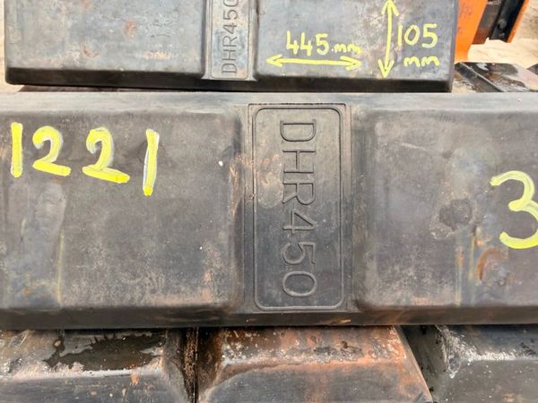 RUBBER BLOCKS , PADS TO SUIT A DIGGER....1221 381201772