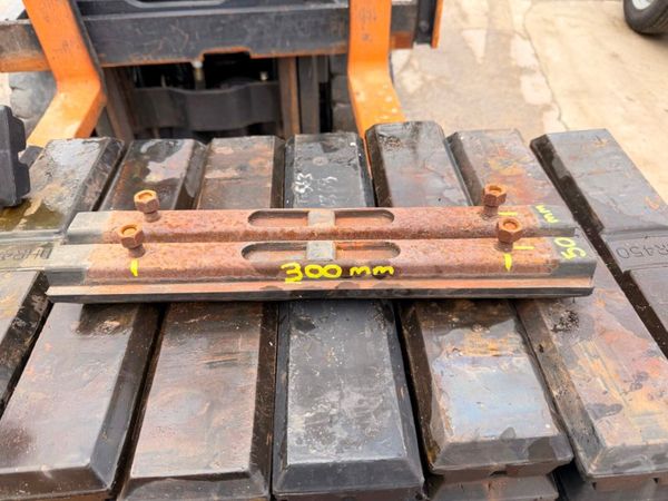 RUBBER BLOCKS , PADS TO SUIT A DIGGER....1221 381201774