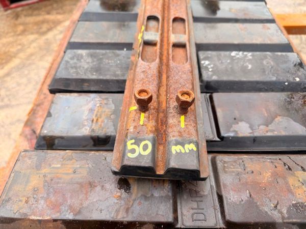 RUBBER BLOCKS , PADS TO SUIT A DIGGER....1221 381201776