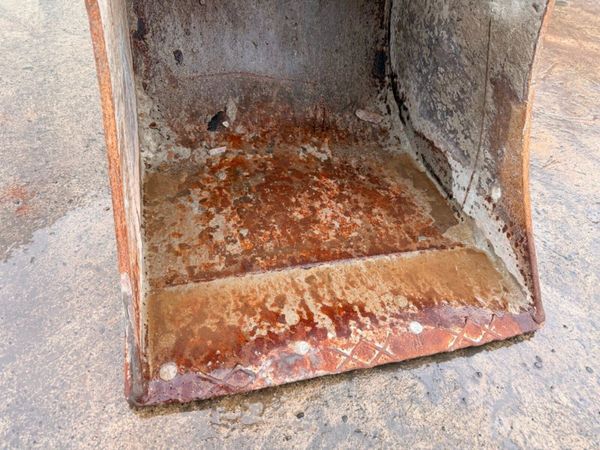 24 INCH ...3CX... GUMMY BUCKET ....45MM.....666 381201790