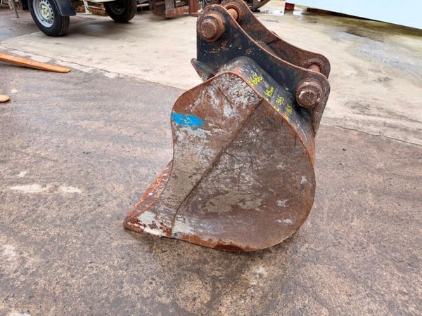 24 INCH ...3CX... GUMMY BUCKET ....45MM.....666 381201804