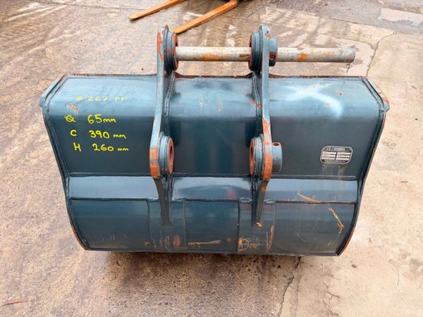 NEW 48 INCH HYUNDAI BUCKET .....65MM ....267PF 381201817