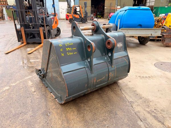 NEW 48 INCH HYUNDAI BUCKET .....65MM ....267PF 381201819