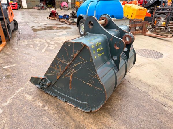NEW 48 INCH HYUNDAI BUCKET .....65MM ....267PF 381201824