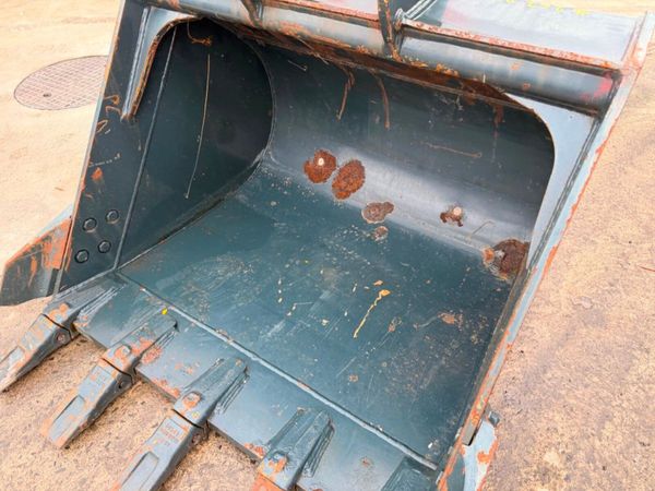 NEW 48 INCH HYUNDAI BUCKET .....65MM ....267PF 381201825