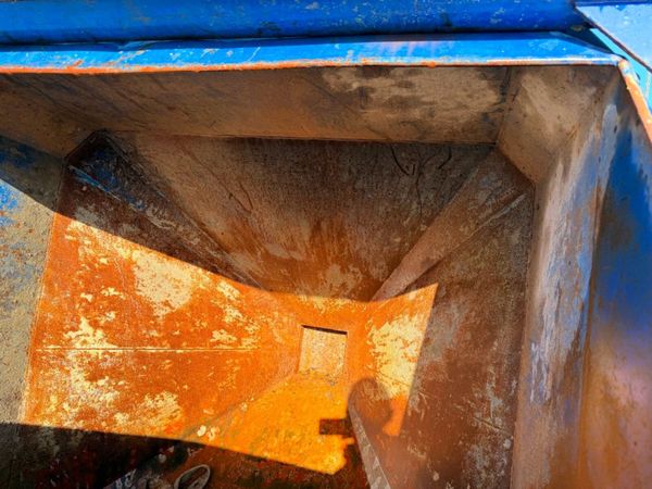 6000 kg ....conquip concrete tipping skip......112 381207067