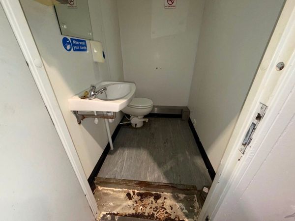 24 x 9 welfare unit  office toilet , canteen + 10 381207119